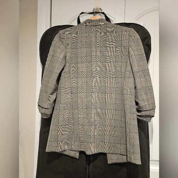 Blazer - Picture 4 of 4